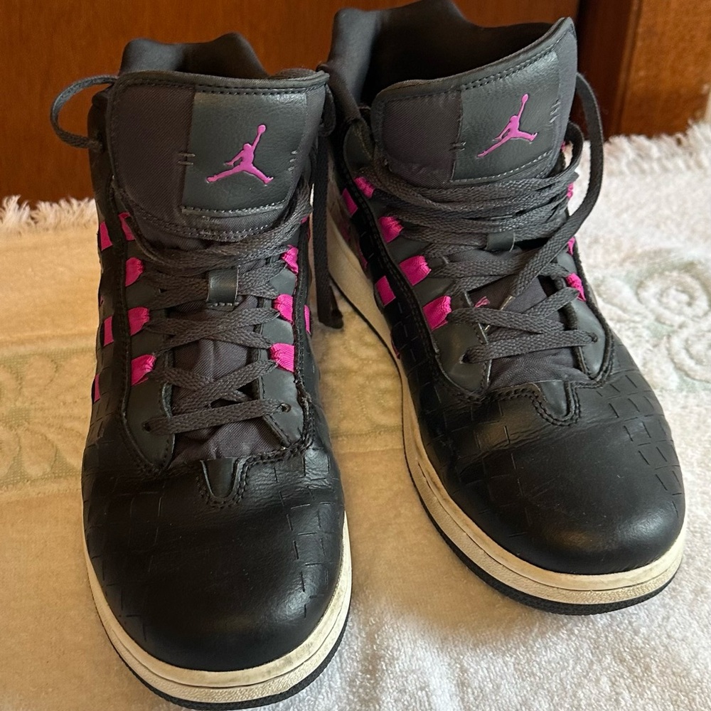 Jordan Illusion GG Black and Fuchsia Sneakers